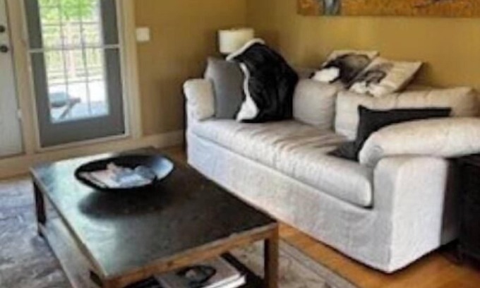 Bearspaw Apartamento | 1BR 1Bath Home in Calgary.