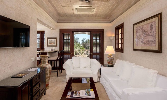 Diamond Valley Complejo | 1BR/2BA Suite - Kitchen, Living Room & Balcony - Private Resort on Crane Beach!