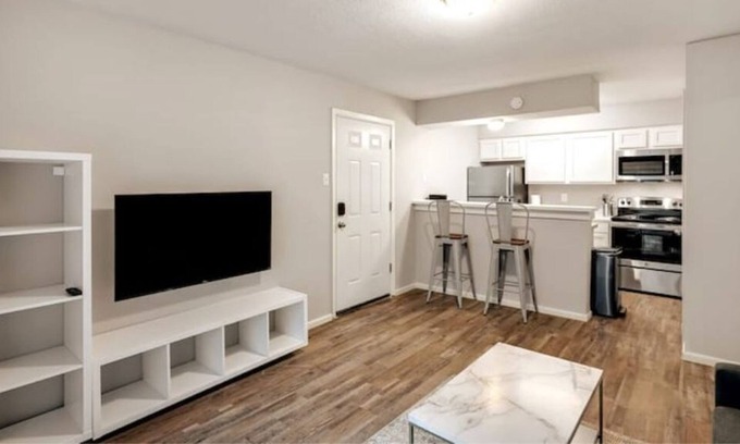 Vickery Meadow Apartamento | 1BR Apt Directly Beside Topgolf