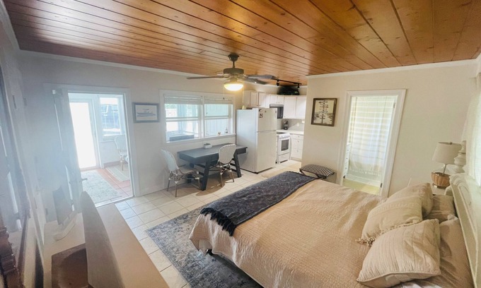 Emerald Isle Casa | 1BR beach getaway: pool, pier, sunset views. Full amenities. Near beach access.