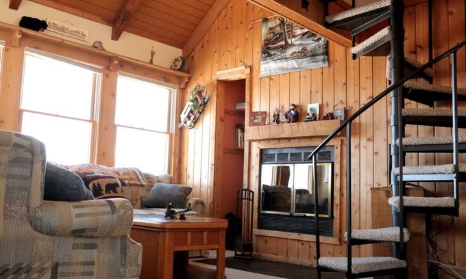Davis Cabina | 1BR cabin plus loft sleeps 6 fantastic views