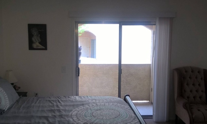 Surprise Condominio | 1BR Condo en sorpresa junto a Sun Cities 2nd Floor Nadie arriba