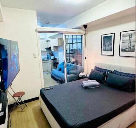 A. Bonifacio Apartamento | 1BR Condo Unit at Celandine Condominium Near Ayala Cloverleaf Mall