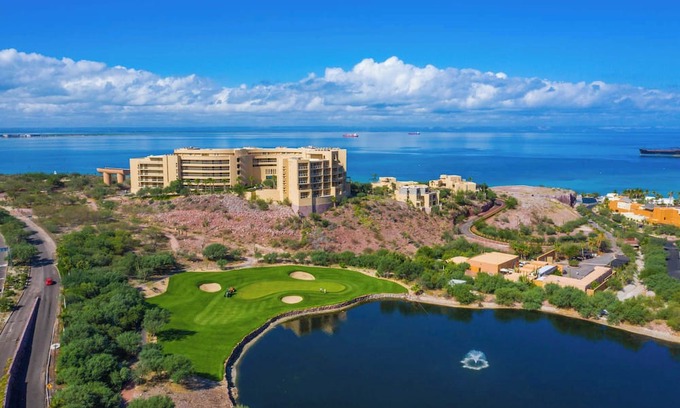 La Paz Apartamento | 1BR Golf View & Private Balcony at Vistamar
