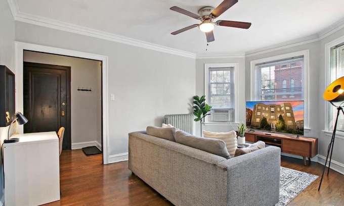 Irving Park East Apartamento | 1BR Homey Apt in Irving Park - Troy 2