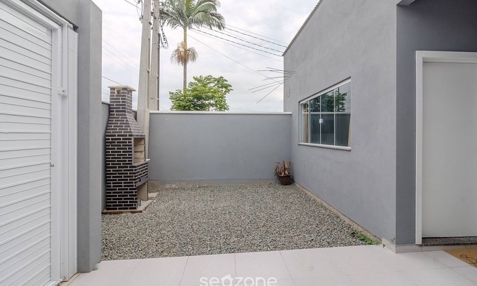 Praia da Armacao do Itapocoroi Apartamento | 1BR House w/BBQ & Garage in Penha Jcs0004