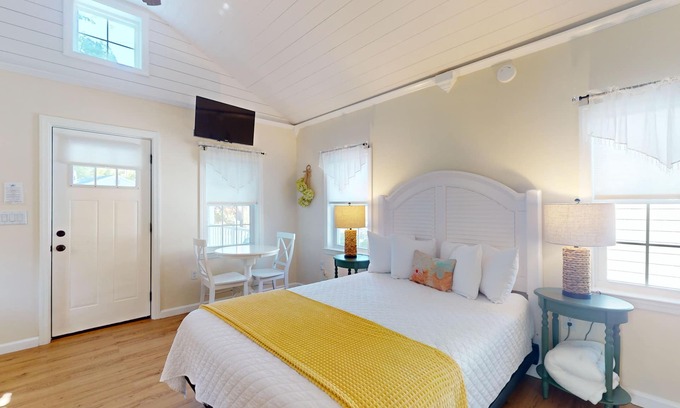 Lower Township Casa | 1BR King Bed Sofa Bed Sleeps 4 POOL - 14