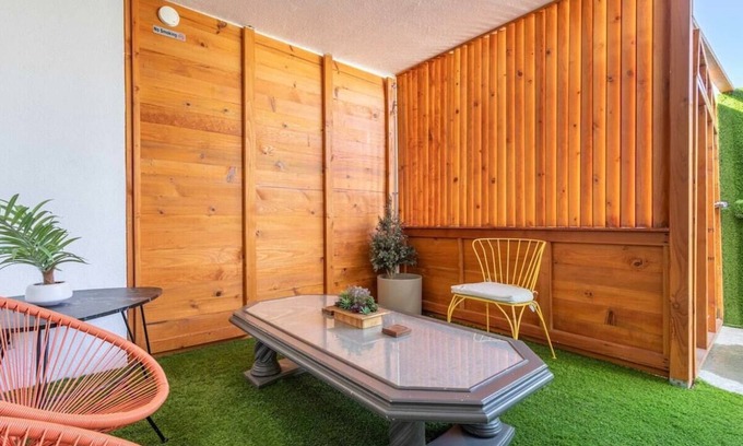 Ladera Heights Apartamento | 1BR Mid-Century Apt w/ Patio, Near LAX & Beach