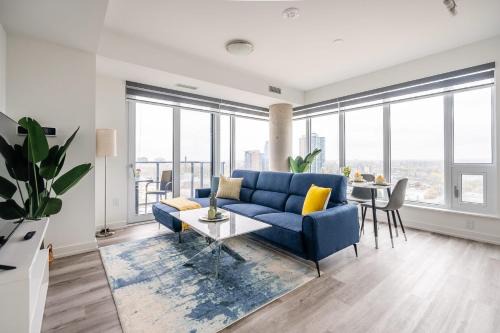 Kitchener Casa | 1BR Modern Condo - King Bed and Stunning City View