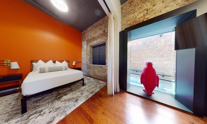 Danville Apartamento | 1BR - Natural Light throughout - Courtyard & Street Views