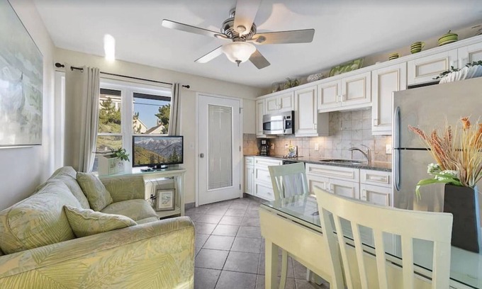 Beach Haven Condominio | 1 of 7 oceanblock condo AND 140' from beach