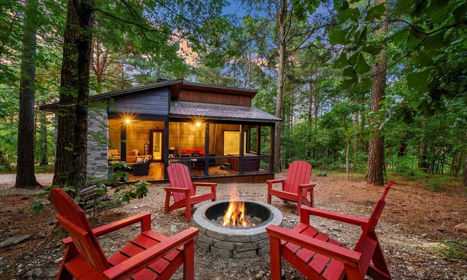 Broken Bow Cabina | 1BR Romantic Luxury Cabin | Hot Tub & Fireplace