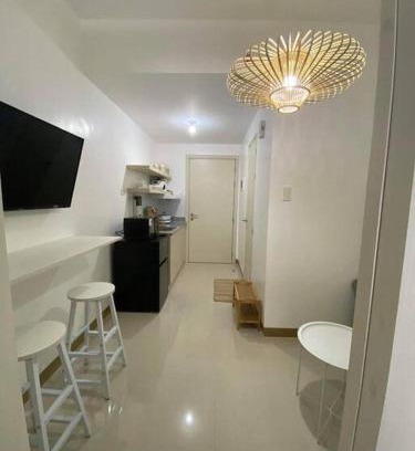 Las Pinas Apartamento | 1BR unit in South Residence Las Pinas with Wifi & Netflix