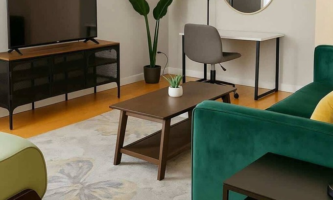 Chicago Apartamento | 1BR Vibrant & Inviting Apt in Chicago