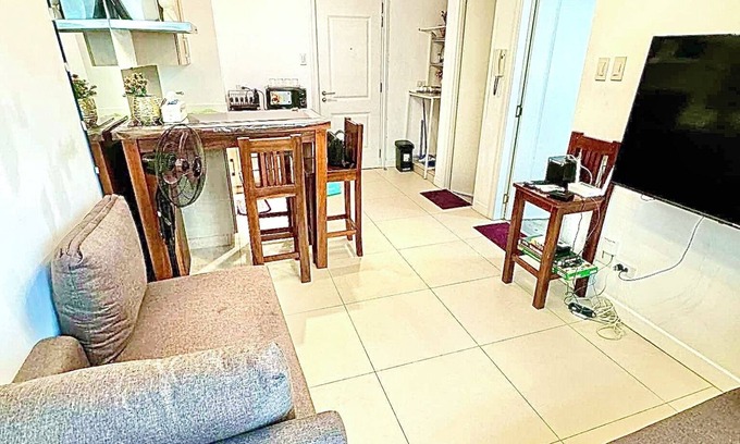Matandang Balara Condominio | 1br balcony Poolview Free Amenities cabletvWiFiNerflix/Karaoke/Boardgames