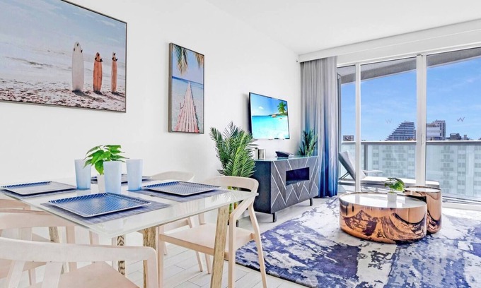 Central Beach Complejo | 1Br W Residence, Great Intecoastal & City Skyline Views, Pool, Hot Tub