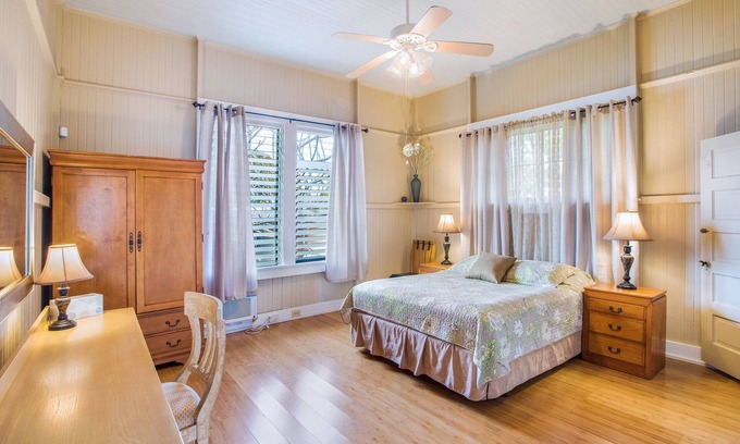 Wailuku Cabaña | 1BR Wailuku House; Casa de plantación renovada; ¡Entra a la ciudad de Wailuku!