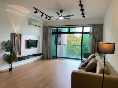 Bukit Indah Apartamento | 1min to BukitIndah AEON Skyloft 3BR Muji PoolView