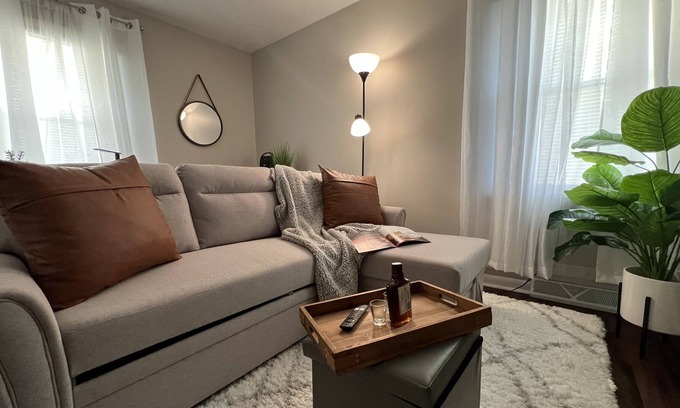 Owensboro Apartamento | *1QUEEN BED/1 Bath DUPLEX APT! Full Kitchen, Pet Friendly!