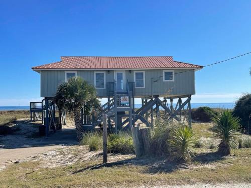 St. George Island Casa | 1st Ashore-Beachfront-Pet Friendly