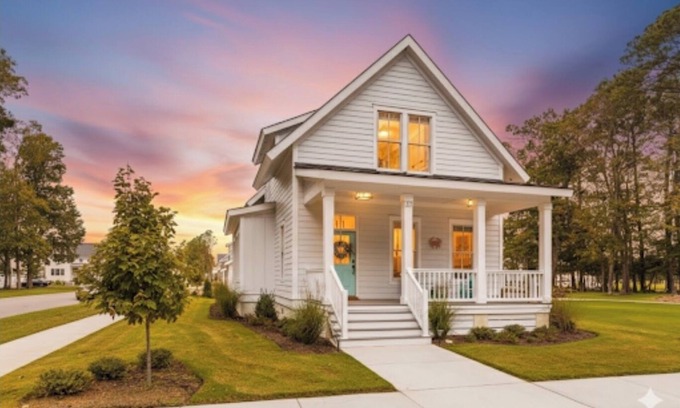 Cape Charles Casa | 1st Floor King Bed-Screened Porch-Family Friendly! Optional Resort & Golf Access