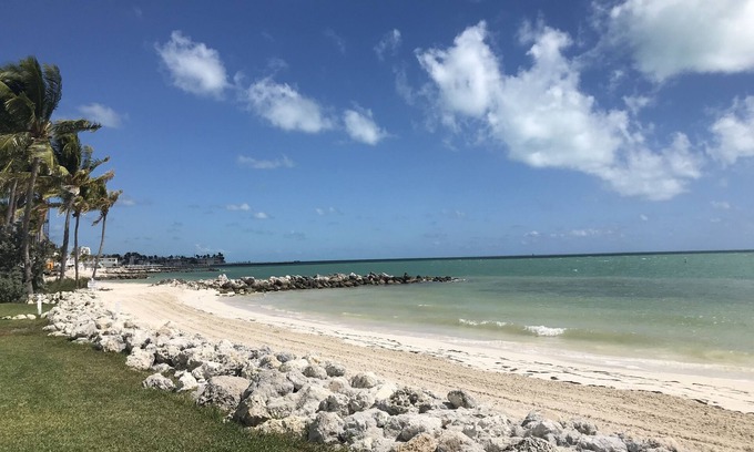 Key Colony Beach Condominio | 1st Floor, Private Sandy Beach, Heated Pool, Perfect Sunsets on Key Colony Beach
