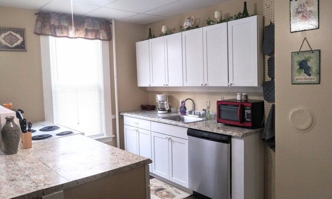 Concord Apartamento | 1st Floor Suite in the Heart of Concord
