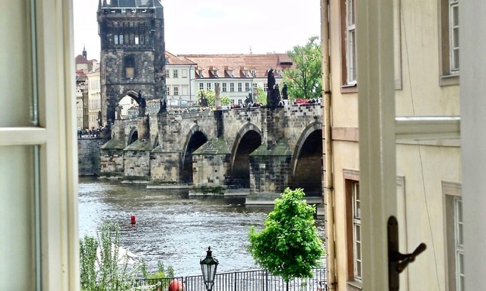 Prague 1 Apartamento | 1st floor-VIEWS Ch-Bridge an Castle-Featured in Telegraph NP