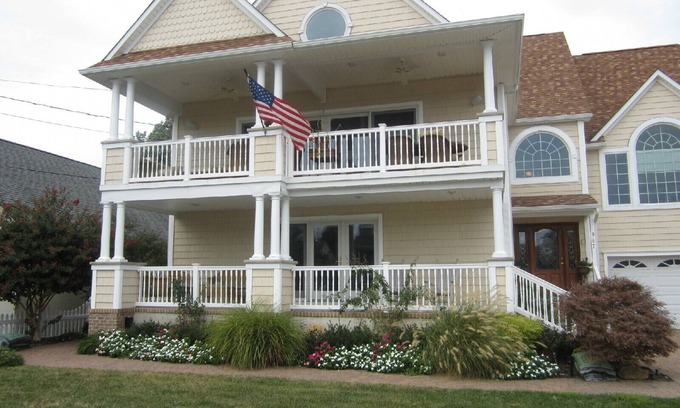 Cape May Casa | 1er PISO Casa familiar en una calle tranquila a pocos pasos de la playa, restaurantes y tiendas