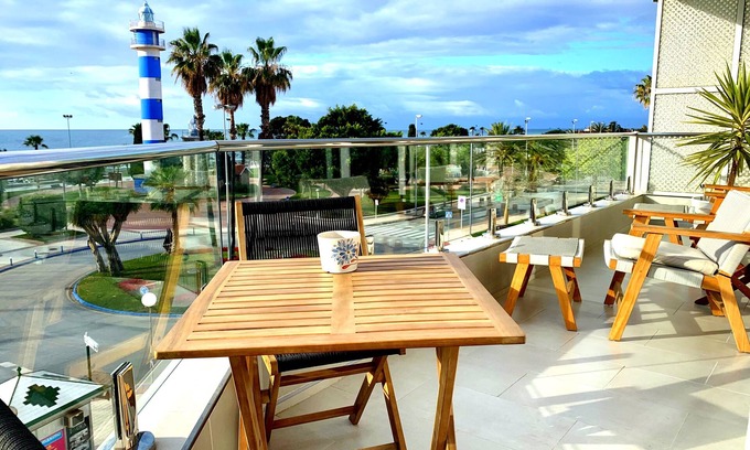Torre del Mar Apartamento | Elegante apartamento con vista al mar en primera linea