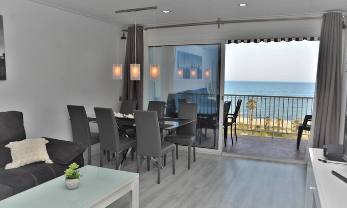 Pineda de Mar Apartamento | 1ª linea con maravillosas vistas a mar