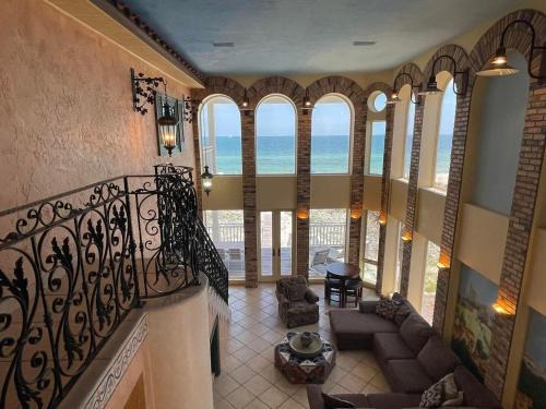 East End Casa | 1st to the Beach-Sunset Beach-Beachfront-Pet Friendly-Hot Tub