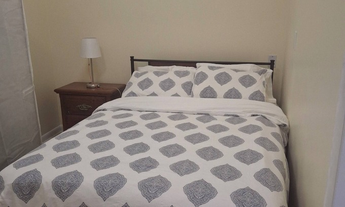 Herndon Apartamento | 2.1 mi to Reston hospital, 1.5 mi to Metro private entrance/space and quiet