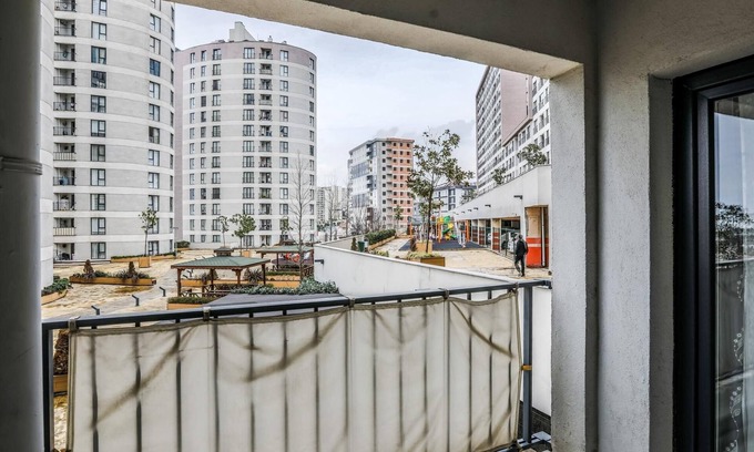 Pendik District Apartamento | 2+1 Modern Flat with Balcony in Tuzla