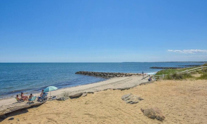 West Dennis Casa | 2.2 Miles to West Dennis Beach! Central AC!