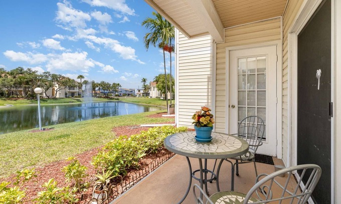 Ocean Side Village Apartamento | 2/2 Pondview Haven - Beach 0.5mi