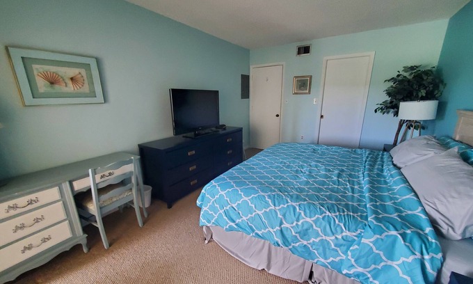 Port Charlotte Condominio | 2/2 Spacious Condo 15 min away from Gulf Coast Beaches