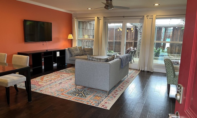 Barton Hills Apartamento | 2/2 Walk to Barton Springs and Zilker Park!