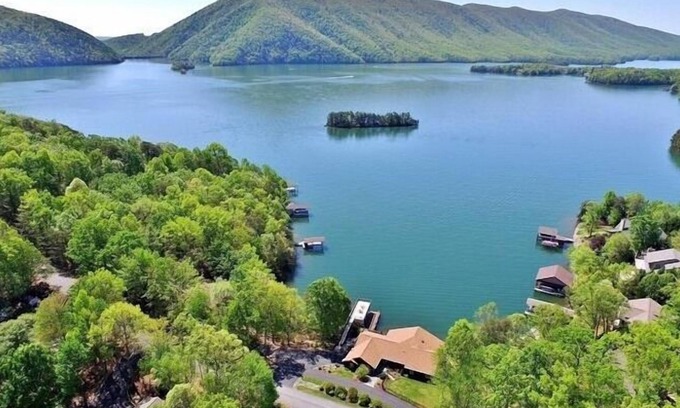 Huddleston Casa | 2-3 Night Minimum for ANY REMAINING DATES! Come Visit 'RendezVIEW'!