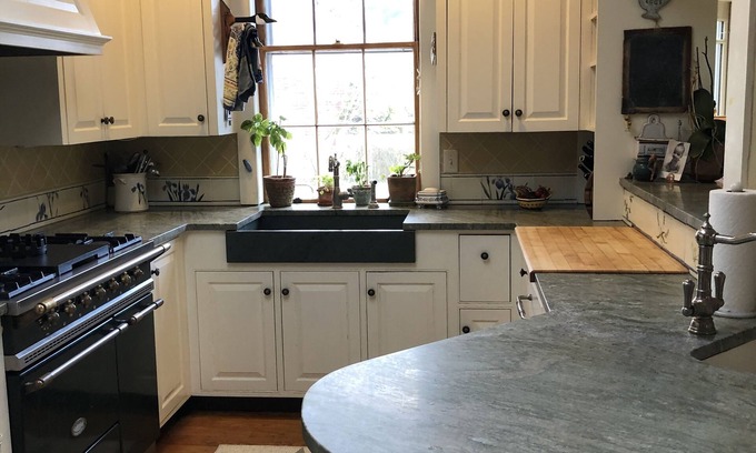 Kennebunk Casa | 2.5 Acre Historic Federal Style Home