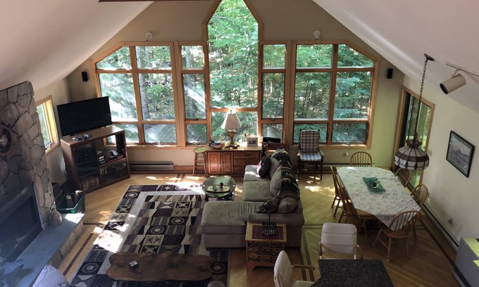 West Bridgton Casa | ¡Casa de 2 y 1/2 pisos en el bosque pero a un paseo de Moose Pd y minutos de Shawnee Peak!