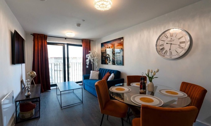 Vauxhall Apartamento | 2.5bedr| PENTHOUSE| PARKING| Centre| Skyline view| 5-min from Everton Stadium|