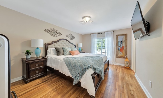 Boulevard Oaks Apartamento | ❤️ de Med Center / Montrose☀Pack n 'Play☀King Bed☀Netflix☀4KTV☀W / D