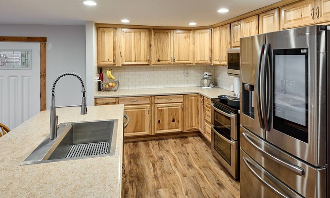 Salem Casa | 2.9 acres with peekaboo mt view and wine Vinyard views