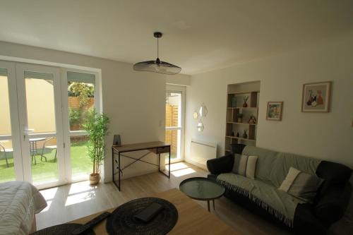 Mantes-la-Jolie Apartamento | 2-Appartement RDC 28 m2 avec Jardin