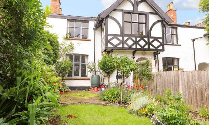 Hoole Cabaña | 2 Ashby Place, CHESTER