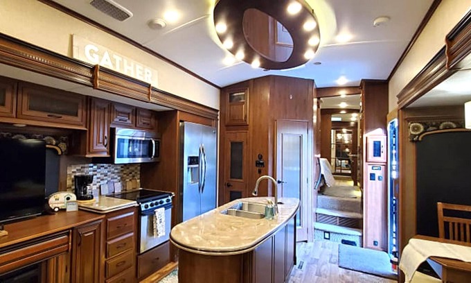 River Ranch Cabaña | 2 BATH Fully Stocked RV w/ FREE Golf Cart! 200