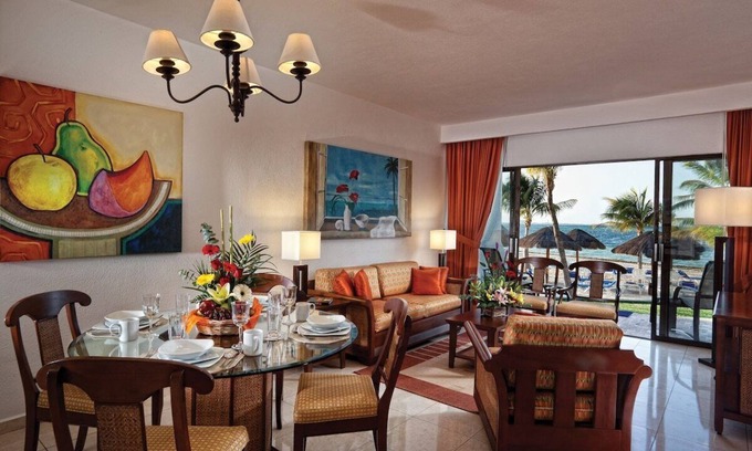 Zona Hotelera Complejo | 2 bd 2 bath 2 level beach/oceanfront Villa, sleeps 6 turquoise paradise