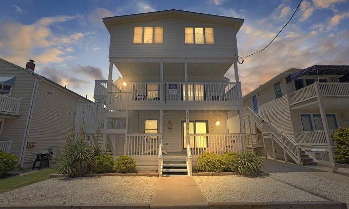 North End Condominio | 2 Bd Beach Condo only 2 min walk to OC's Goldcoast