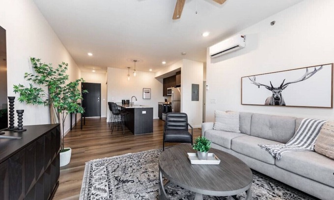 Northwest Colorado Springs Apartamento | 2 BD Pet Friendly Top Floor with Mountain Views minutes from Garden of the Gods